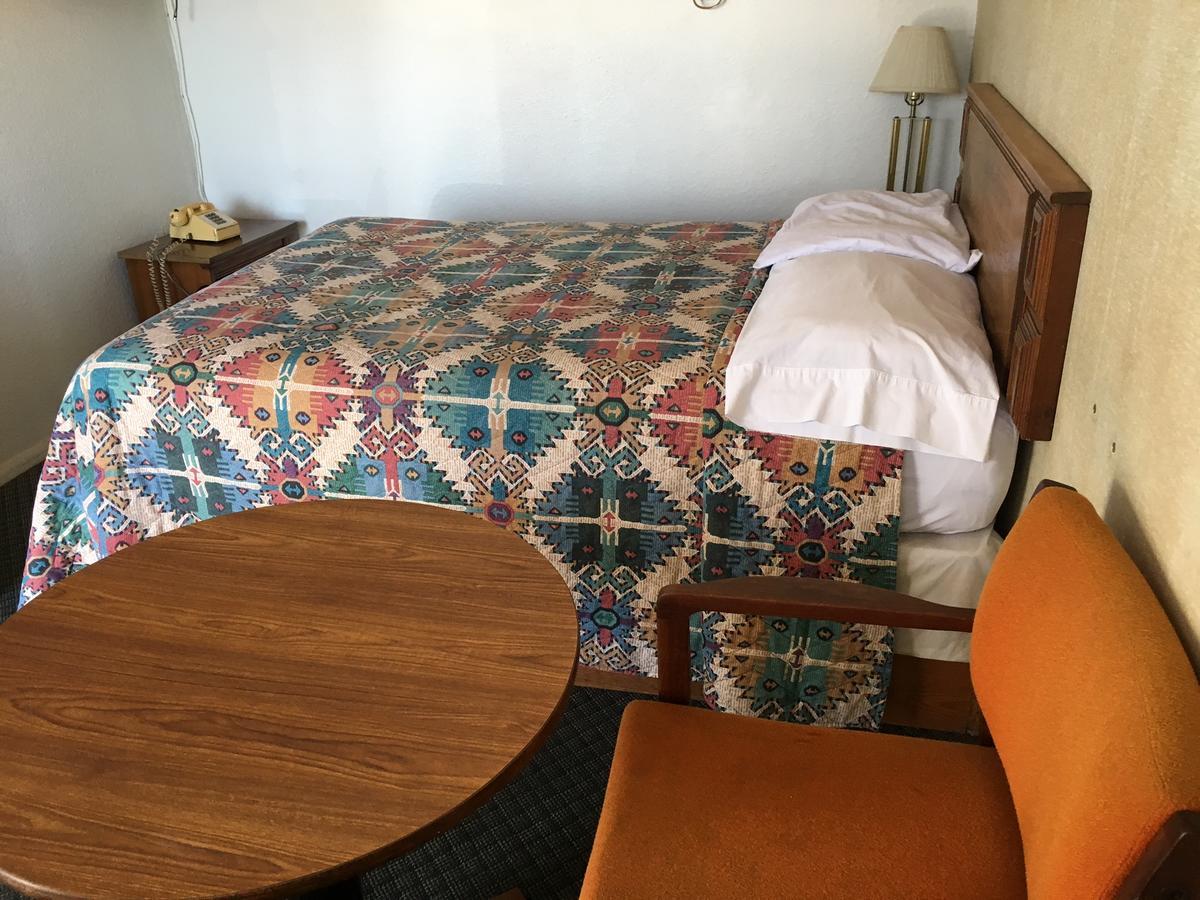 Skyliner Motel Stroud ภายนอก รูปภาพ