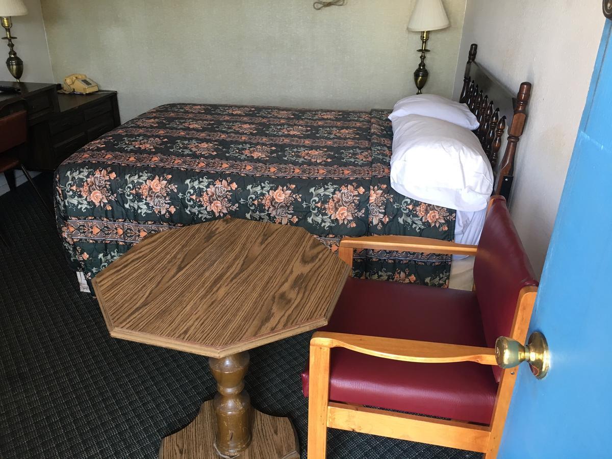 Skyliner Motel Stroud ภายนอก รูปภาพ