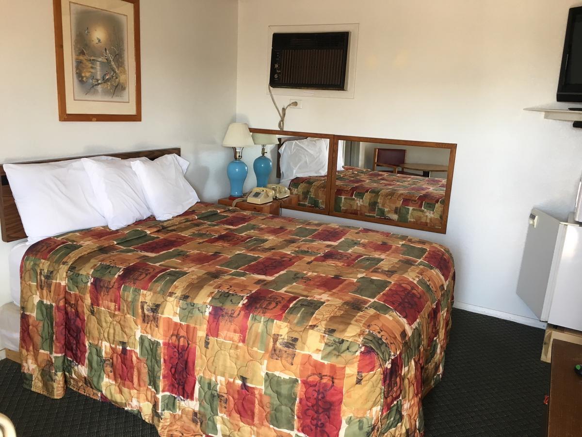 Skyliner Motel Stroud ภายนอก รูปภาพ