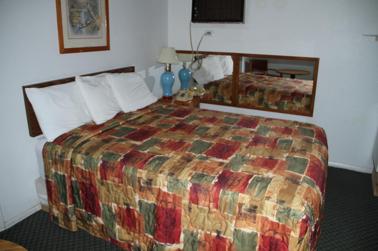 Skyliner Motel Stroud ภายนอก รูปภาพ