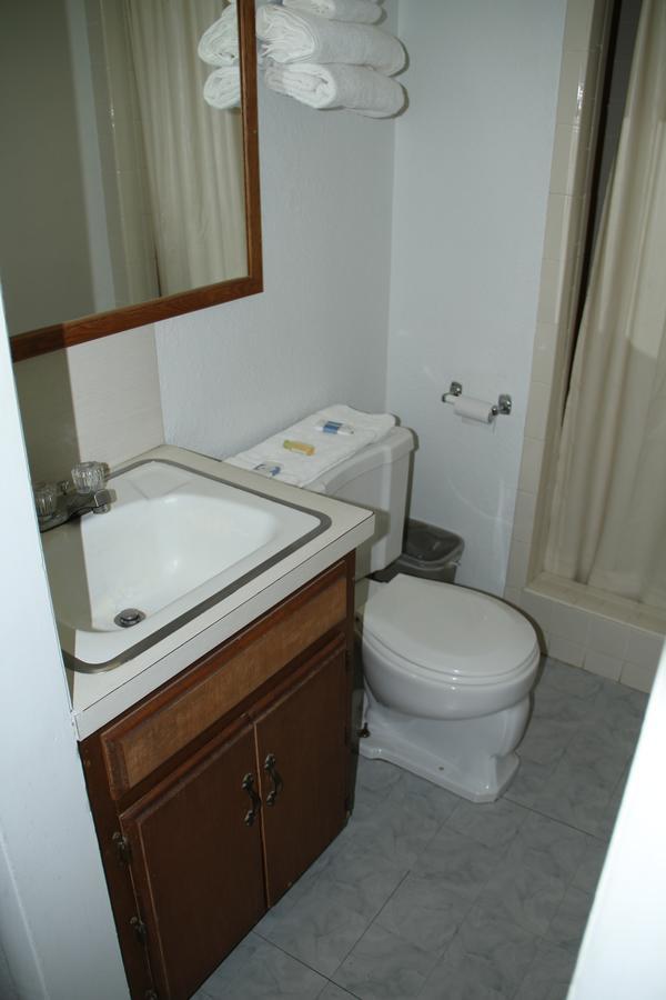 Skyliner Motel Stroud ภายนอก รูปภาพ